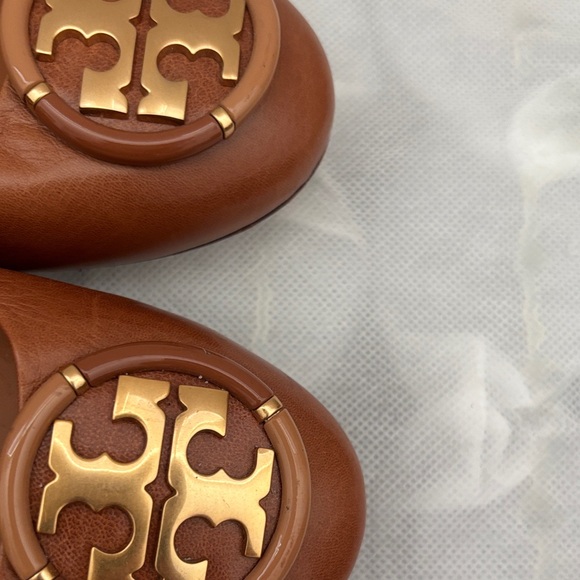 Tory Burch Tan Leather Flats with Gold Logo - Picture 3 of 4